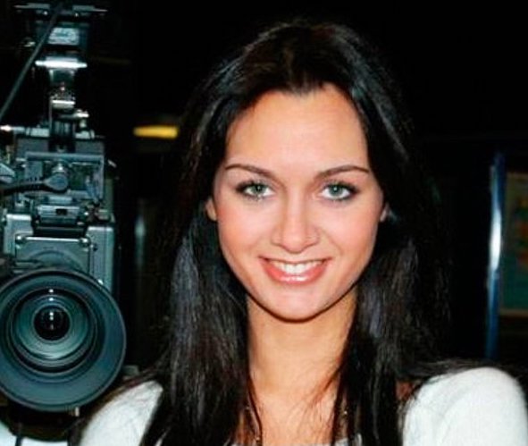 Iste Birce Akalay In Hepinizi Sok Edecek Yildan Yila Degisimi Yeniben