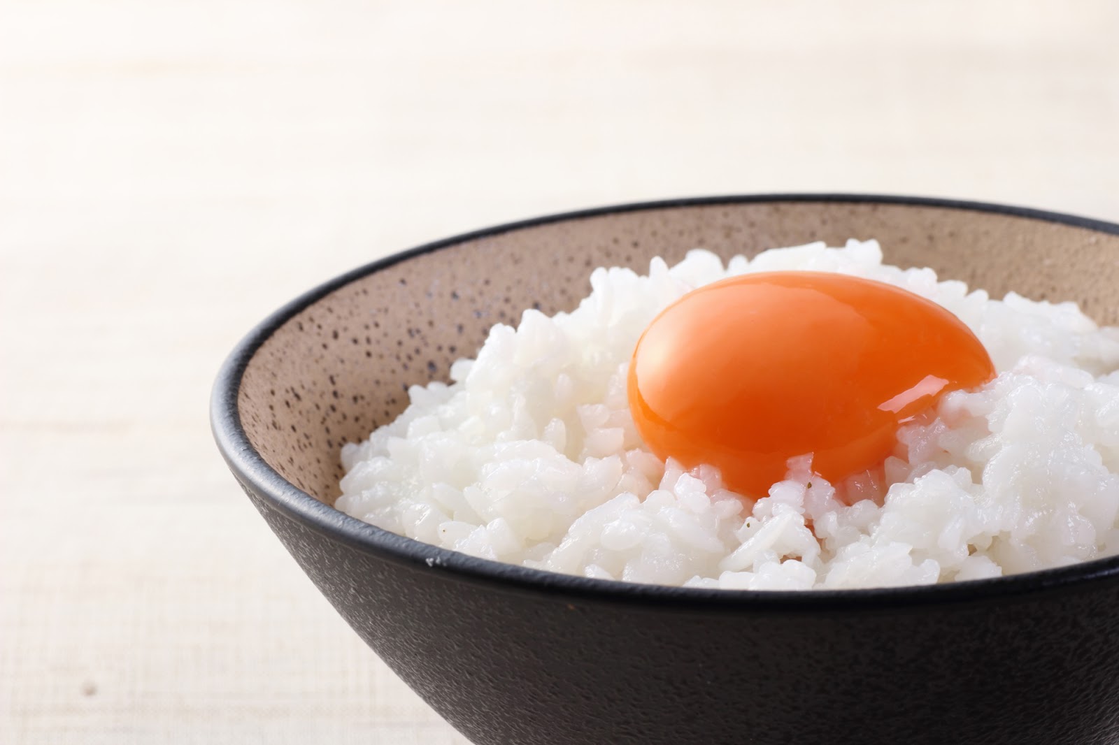 シンプルに！卵かけご飯(醤油のみ)のレシピ