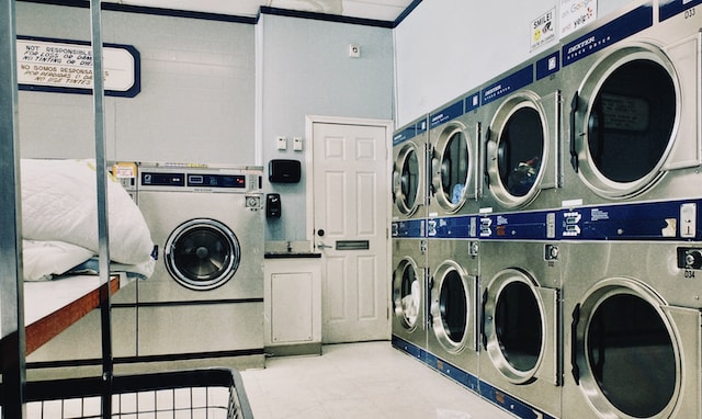Modal awal untuk memulai usaha laundry tergantung pada skala usaha yang ingin kamu jalankan