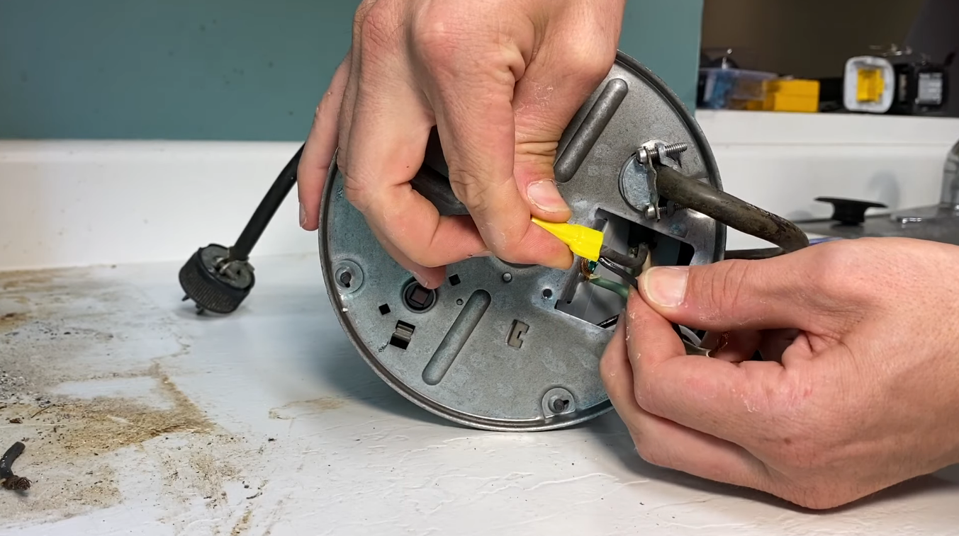 Electrical connections for garbage disposal