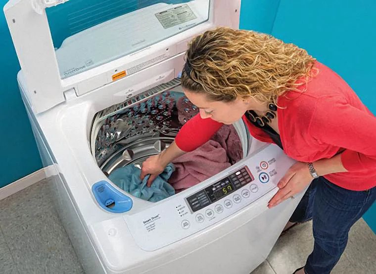 Người sử dụng hoàn toàn có thể dễ dàng thêm bớt đồ vào khi máy giặt đang hoạt động