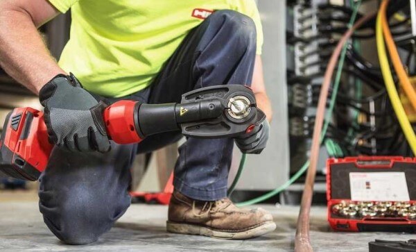 Dụng cụ thuỷ lực Dụng cụ thuỷ lực góp phần sản xuất ra mọi đồ vật, thiết bị xung quanh chúng ta
