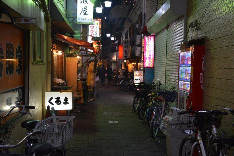 下町飲み屋街の看板の画像