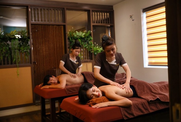 massage lưng tại Hoàn Hảo