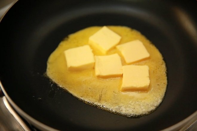 làm bơ tan chảy bằng chảo