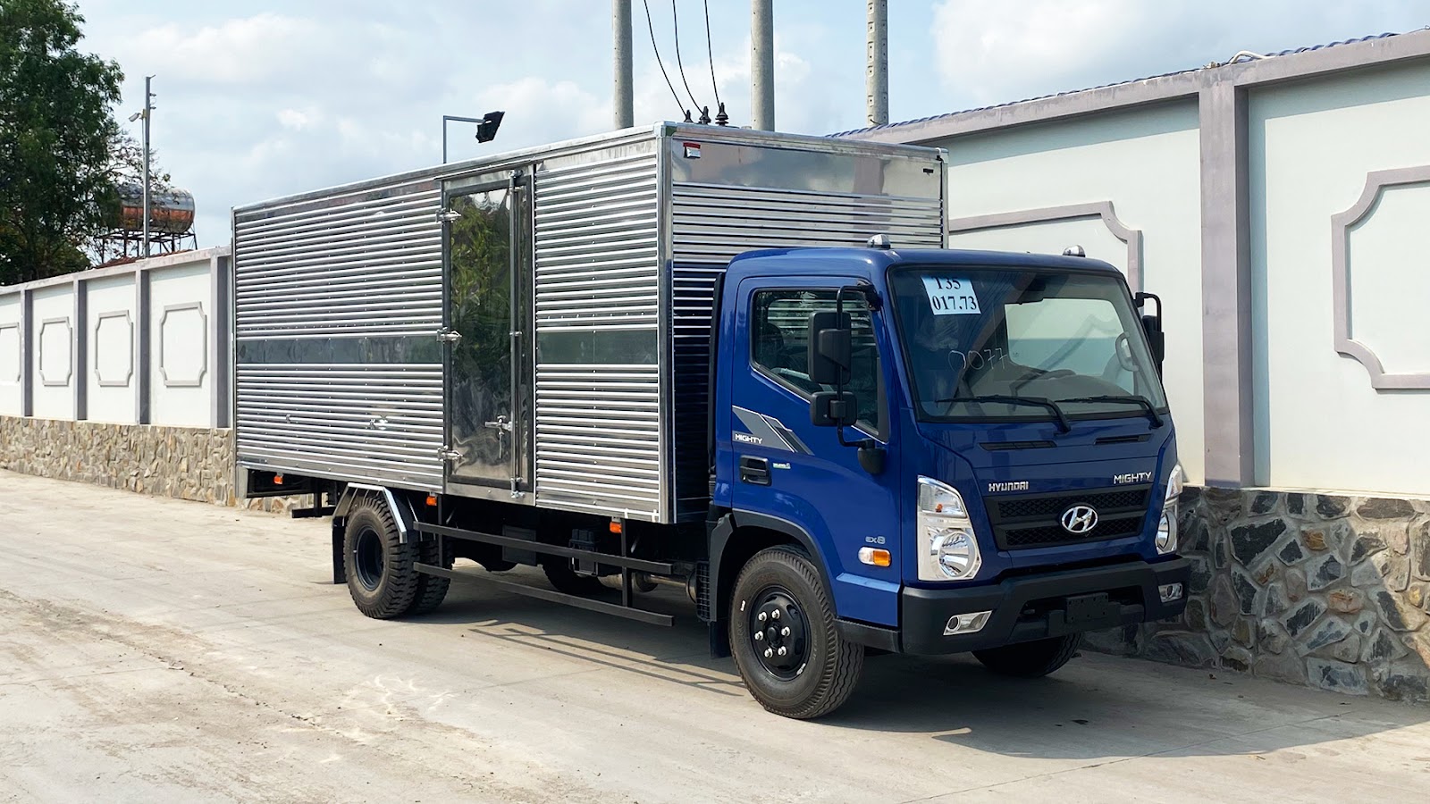 Xe tải Hyundai EX8L 7 tấn thùng kín