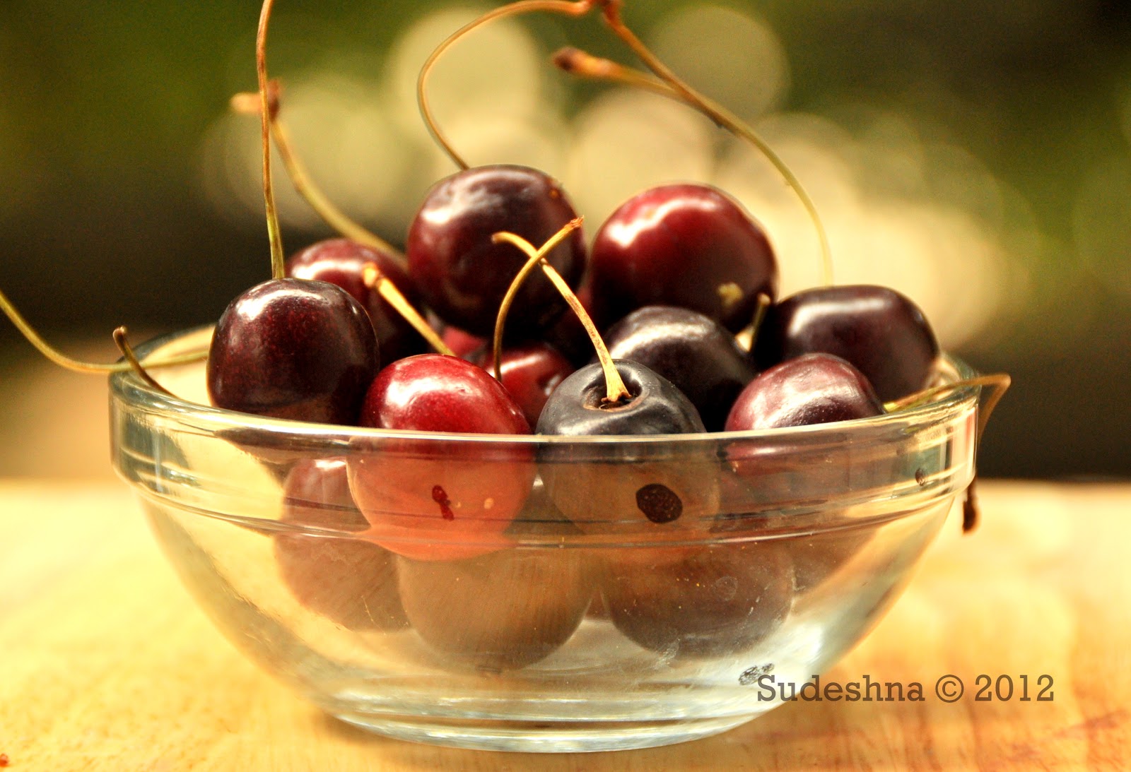 File:Cherries in bowl.jpg