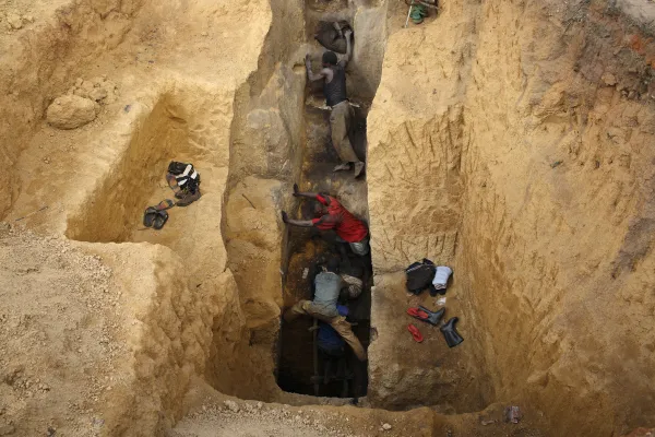 Lời chứng: Các mỏ coban do Trung Quốc hậu thuẫn ở Congo bóc lột 40.000 lao động trẻ em