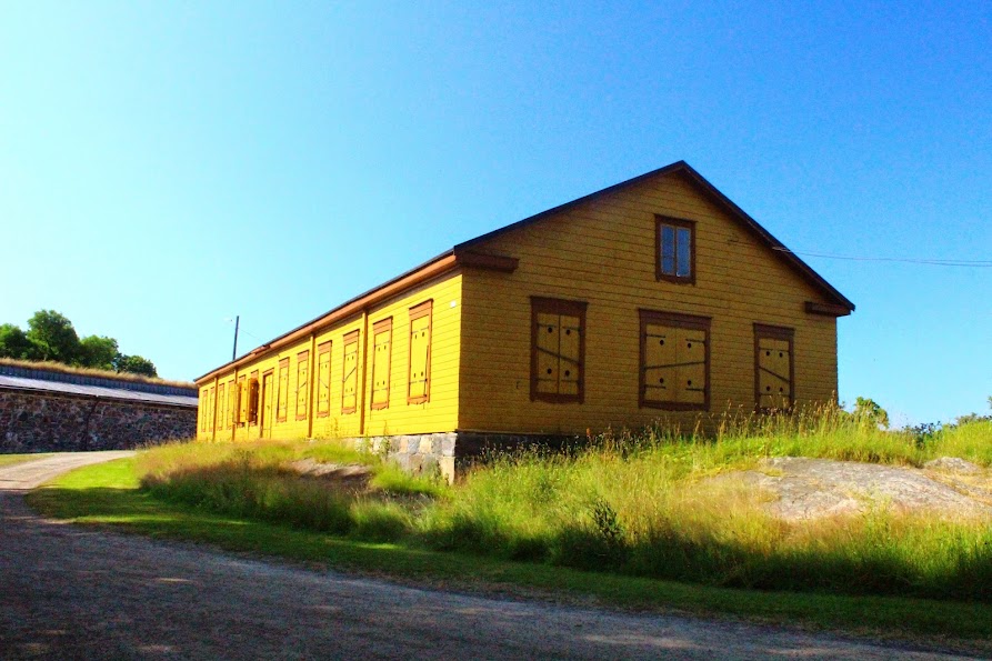 suomenlinna wooden houses