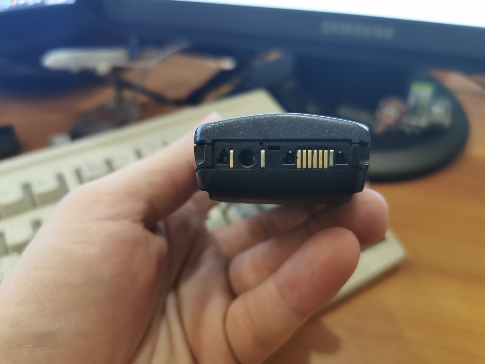 Разъемы на нижней грани Nokia 5125