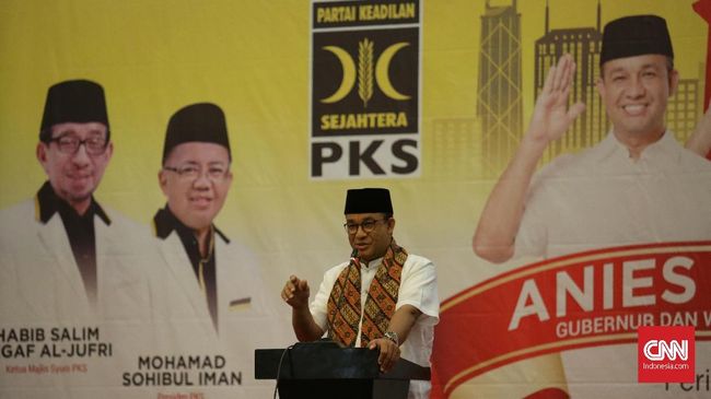 Ribuan kader PKS meneriaki Gubernur DKI Anies Baswedan dengan sebutan 'Presiden' saat menghadiri acara Milad ke-20 PKS di Jakarta.