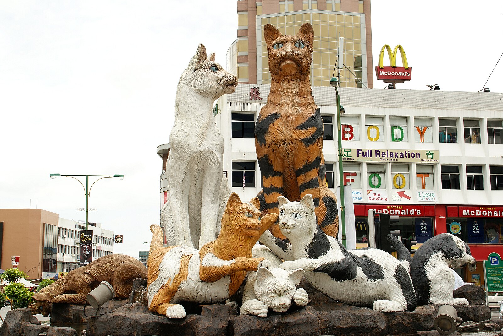 cat statues in Kuching Sarawak
