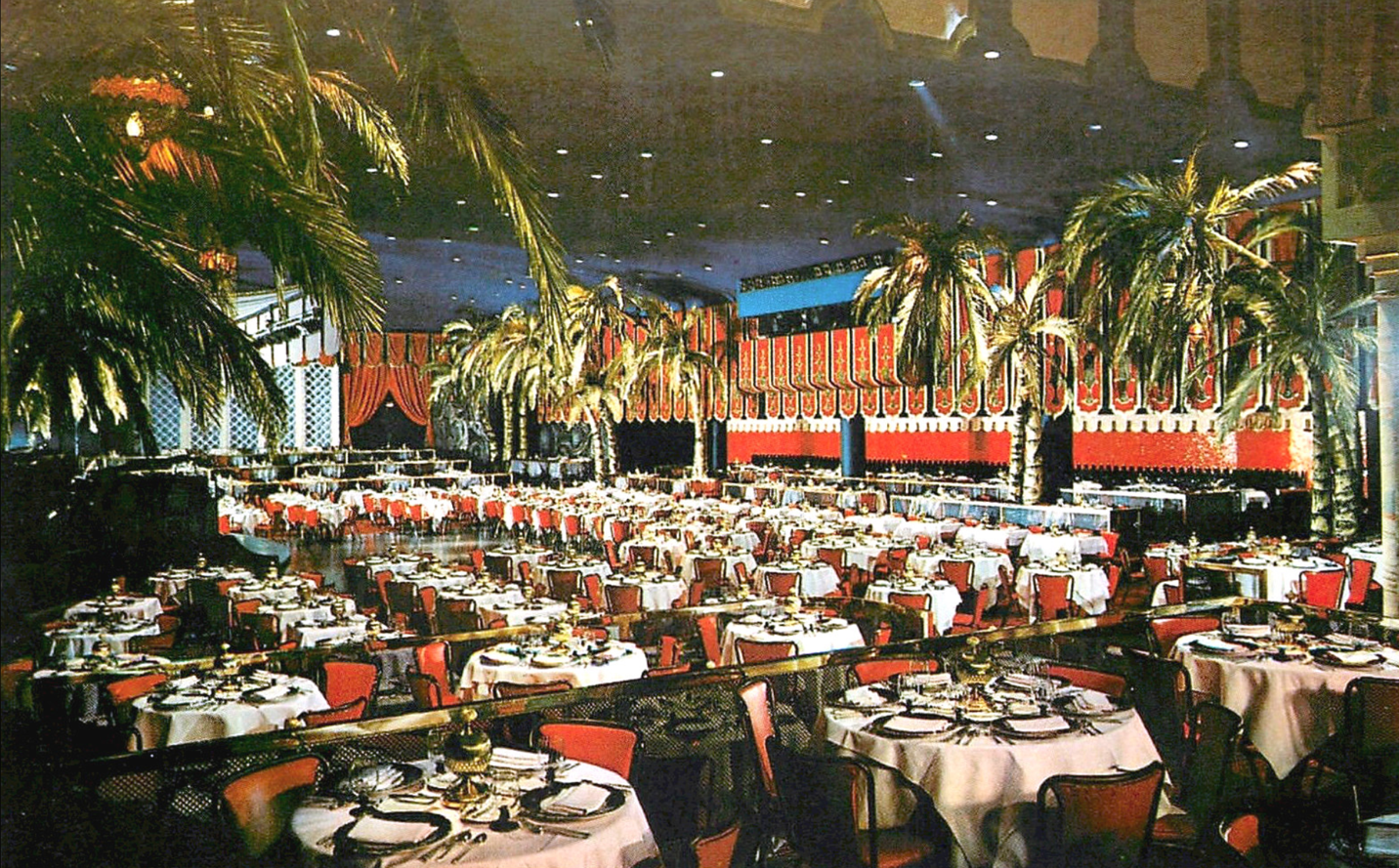 A room with tables and chairs

Description automatically generated with low confidence