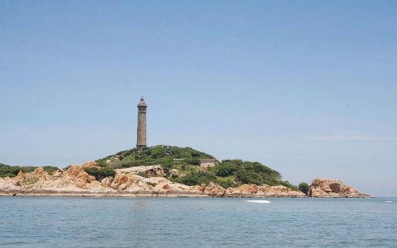 Alt: Ngọn hải đăng Long Châu