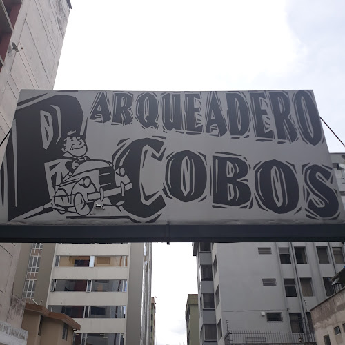 PARQUEADERO COBOS - Quito