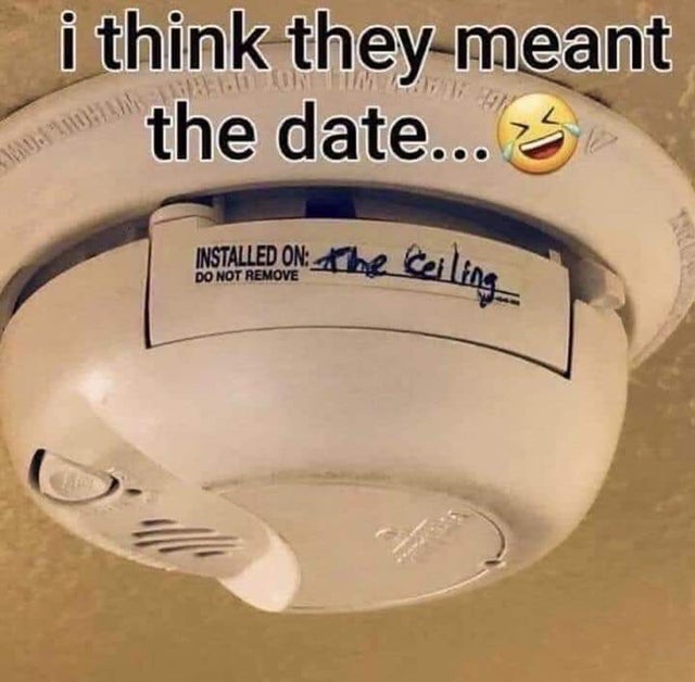 smoke detector with "installed on the ceiling" written on it