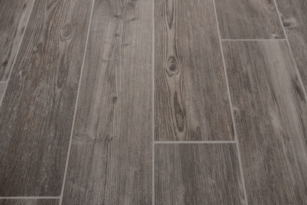 5 Examples of Wood-like Tile for Floors That Look Stunningly