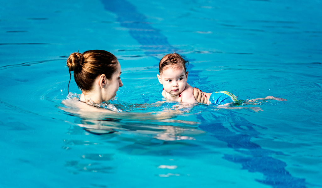 Bơi lội giúp bé tăng chiều cao một cách vượt trội