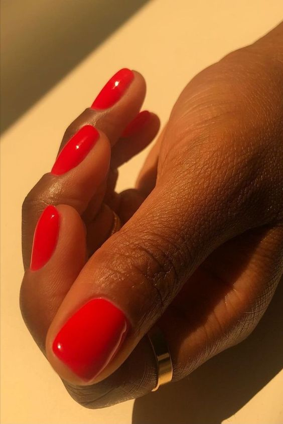 Full picture of a red short nail