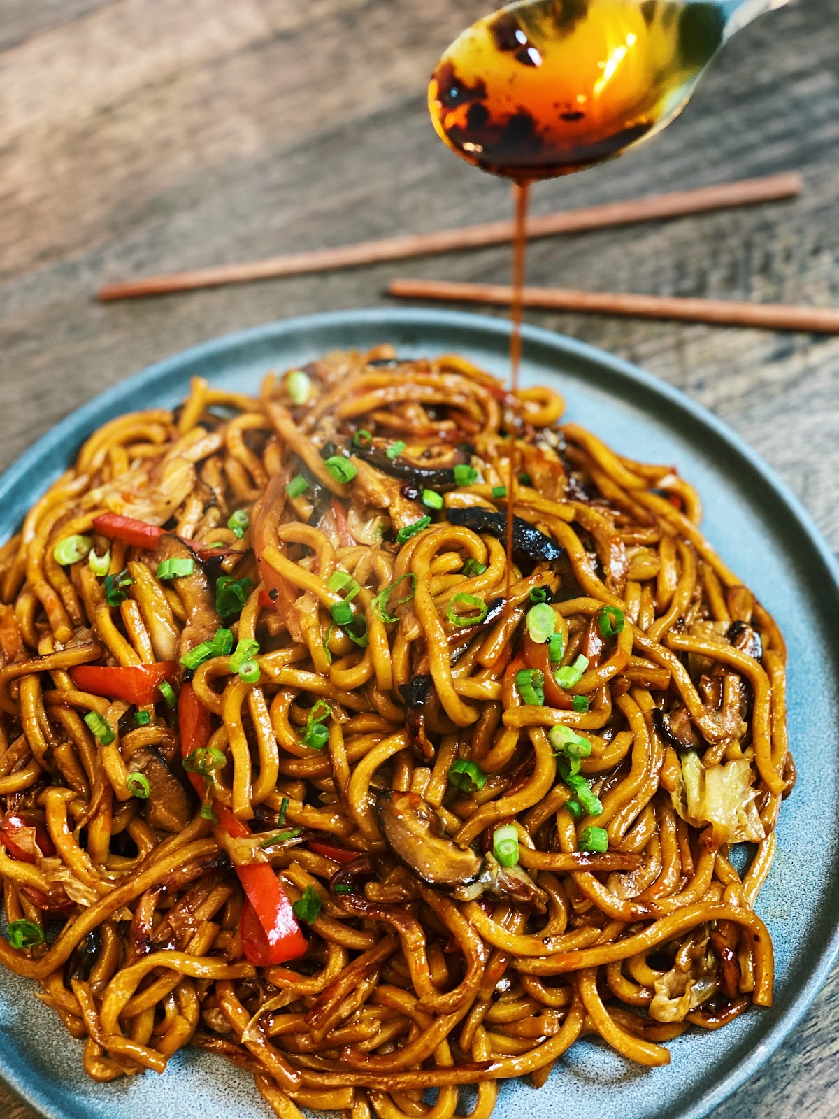 Authentic And Healthy 20 Minutes Vegetarian Shanghai Noodles Tiffy Cooks