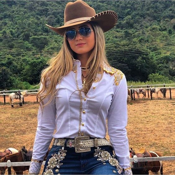 Woman dressed in cowgirl costume idea with decorative belt and white shirt