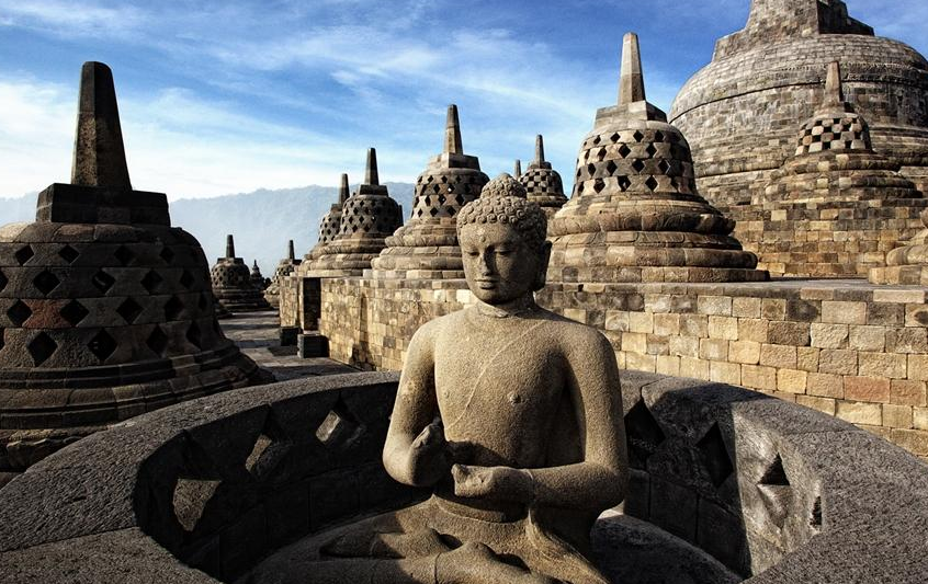 Berkeliling dan Mengenal Sejarah dan Seni dari Peninggalan Sejarah Candi Borobudur<br/>