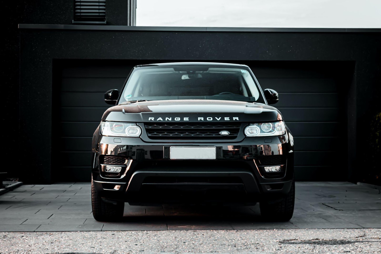 Black Land Rover Range Rover