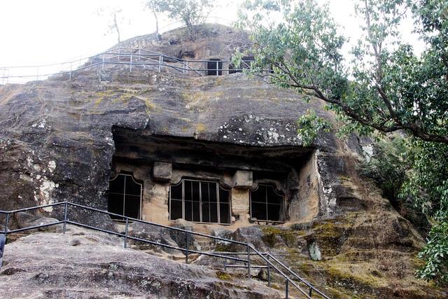 Top Caves Spot in Madhya Pradesh