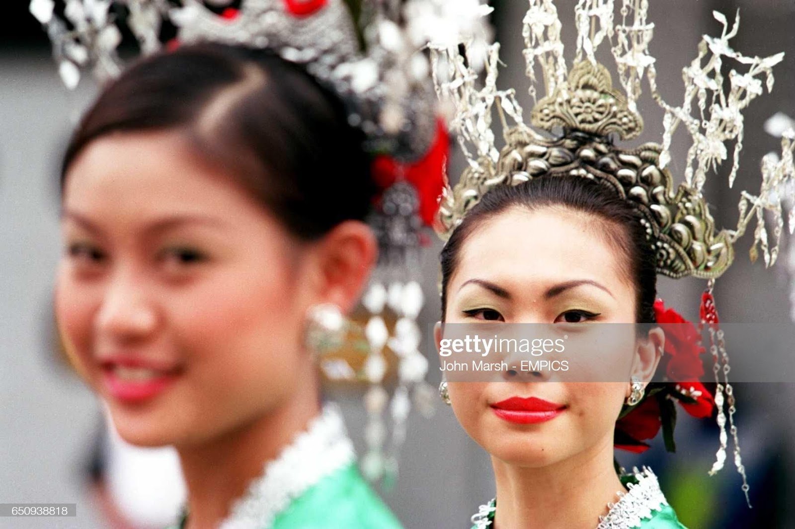D:\Documenti\posts\posts\Women and motorsport\foto\Getty e altre\Kuala Lumpur\malaysian-girls-in-traditional-costume-on-the-grid-before-the-race-picture-id650938818.jpg