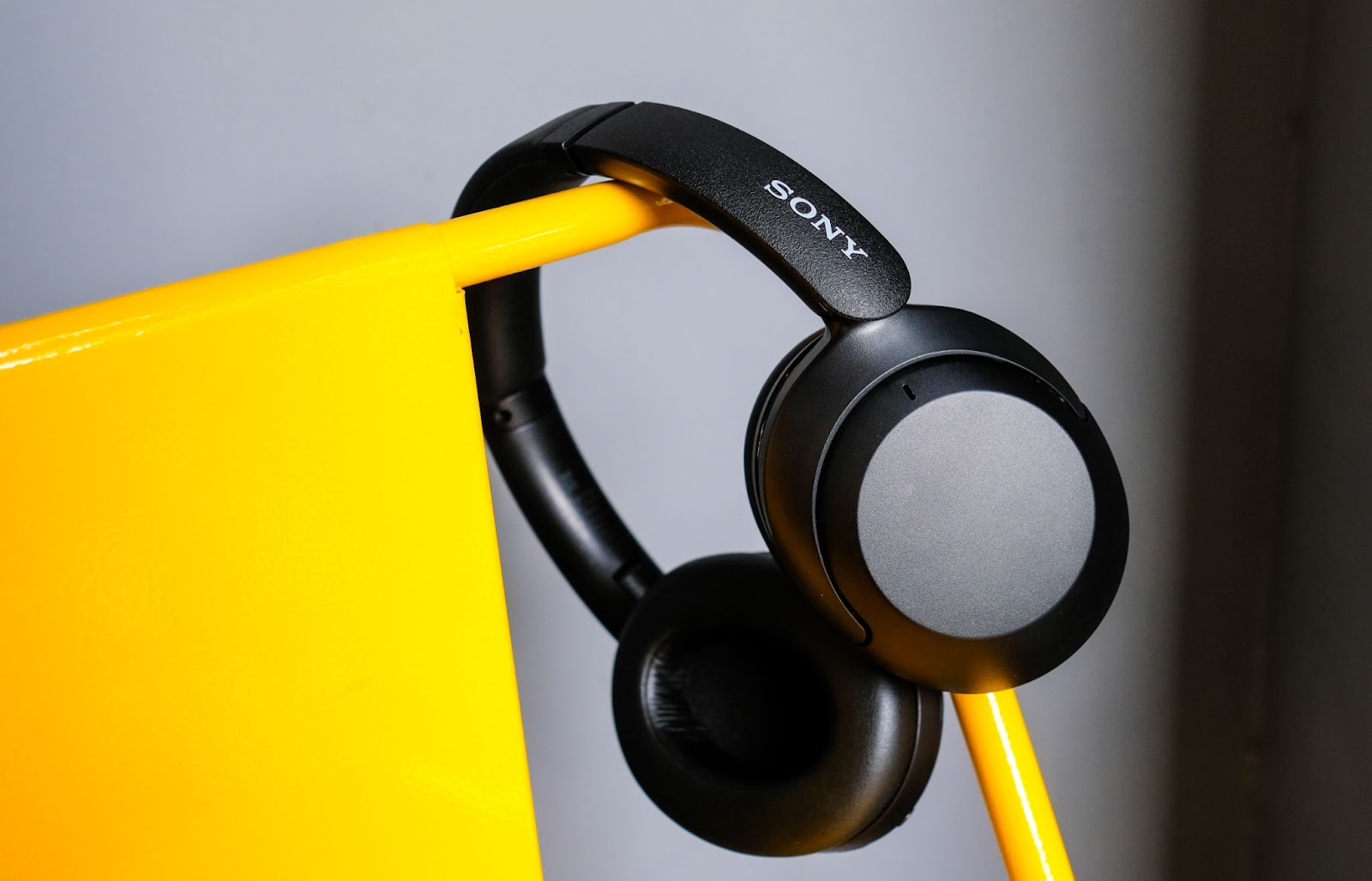 Đánh giá tai nghe Sony WH-XB910N: Bass mạnh, chống ồn tốt, giá dưới 5 triệu đồng - Ảnh 2.