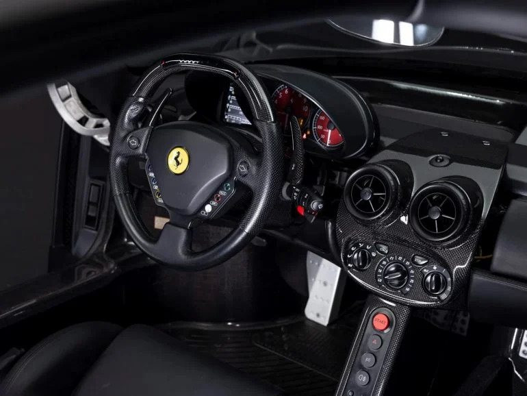Xe Ferrari 5 triệu USD có một không hai, được thiết kế dành riêng cho thành viên hoàng gia: Chỉ ai may mắn mới nhìn thấy xe lăn bánh - Ảnh 3.