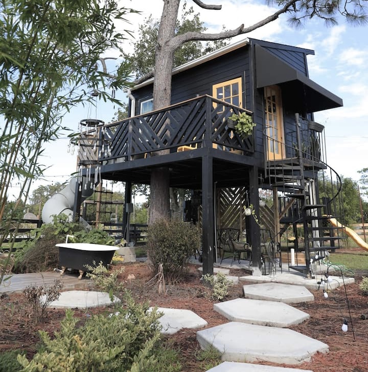 Beehive Treehouse in Florida – Tropical Haven Among East Coast Treehouses