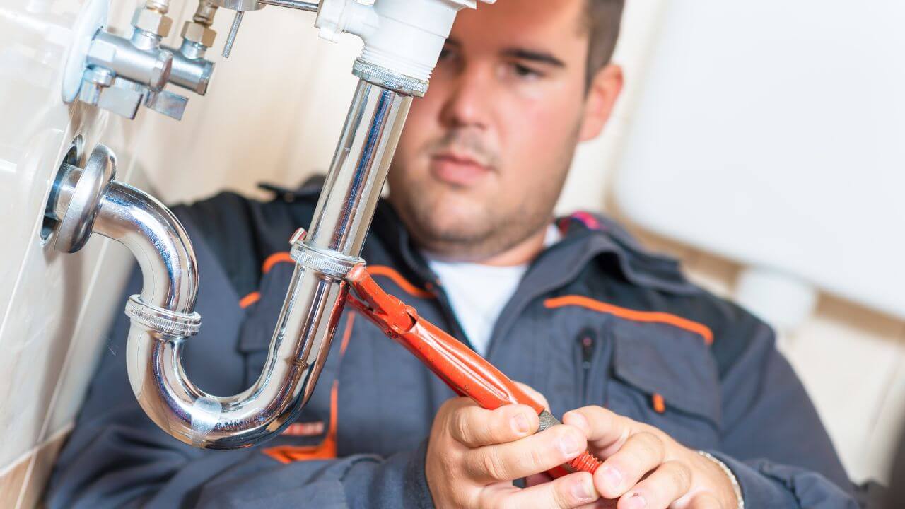 What Does A Commercial Plumber Do?