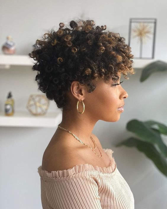 a lady wearing curly kinky hair