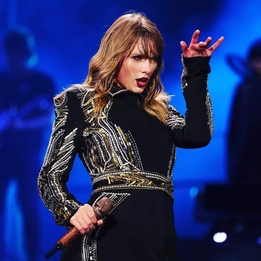 Taylor Swift's performing "Look What You Made Me Do". | Image: Taylor Swift's Facebook page/Getty