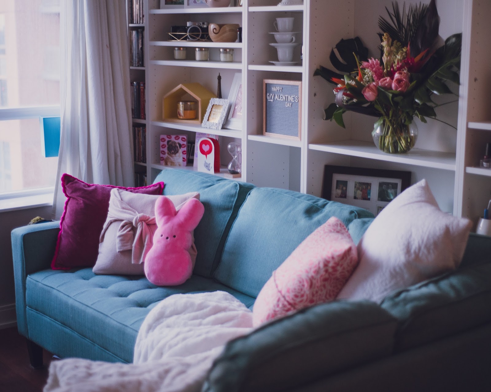 lily-muffins-valentine-living-room-ideas