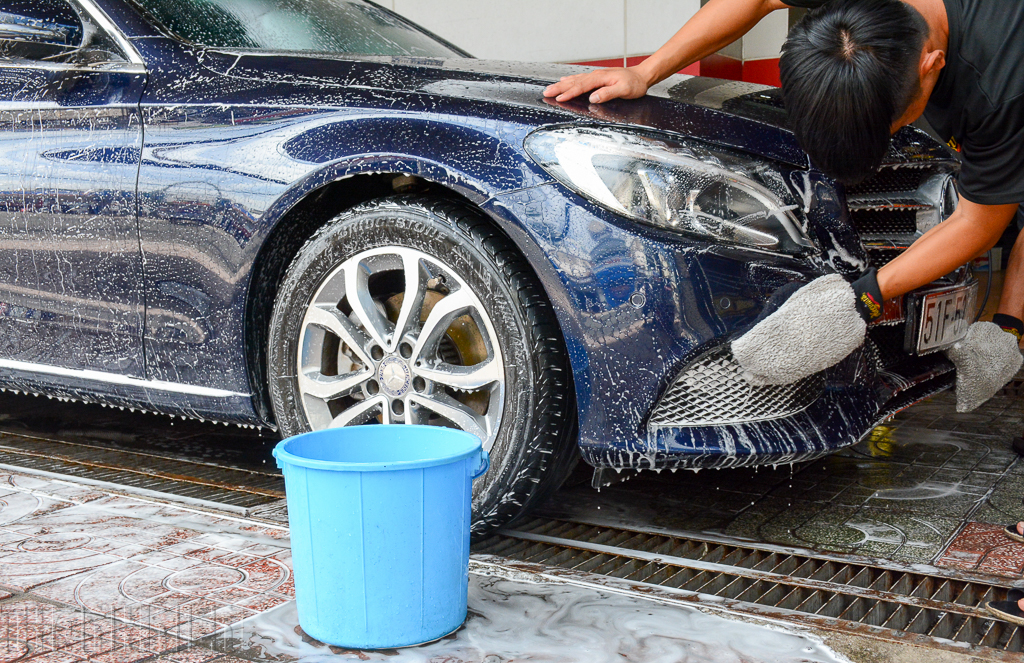 Rửa ô tô định kỳ giúp chiếc xe sạch sẽ và đảm bảo được tuổi thọ cho xe