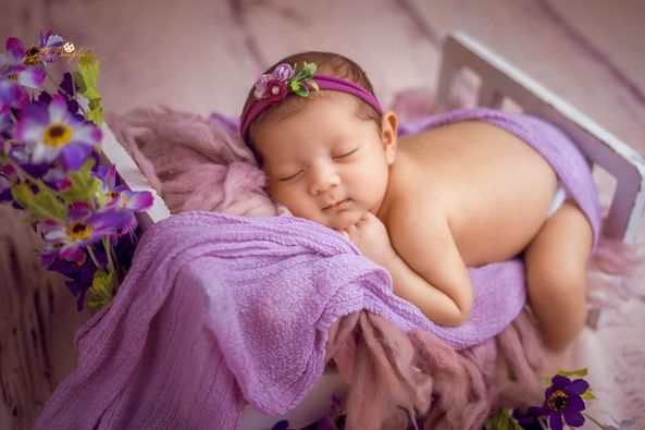 We specialize in elegant newborn photography and baby photography. If you are looking for Baby Photoshoot Bangalore or newborn photoshoot in Bangalore, contact us now!