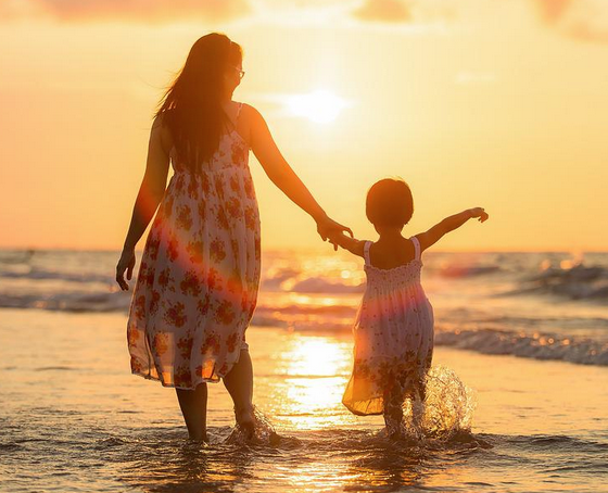 https://pixabay.com/photos/adult-mother-daughter-beach-kids-1807500/