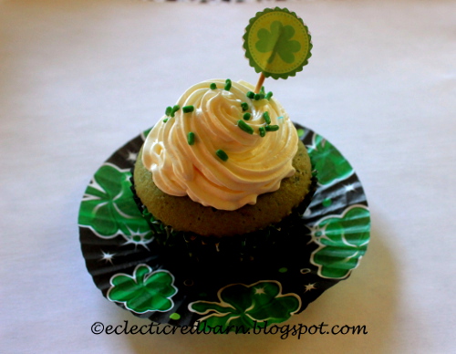 Eclectic Red Barn: Green Velvet Cupcakes