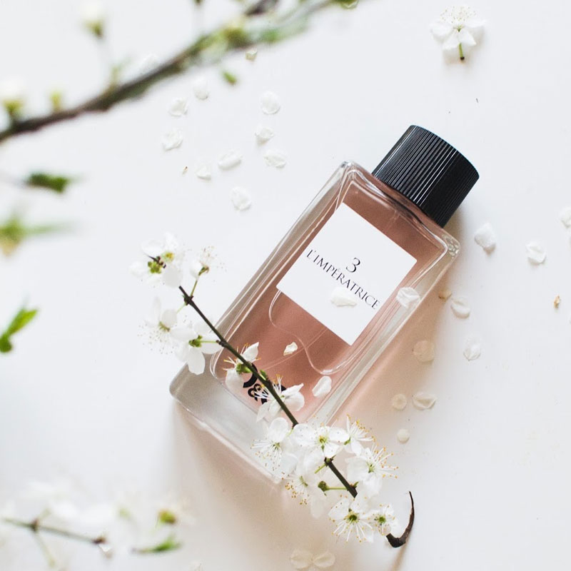 L'Imperatrice 3 sở hữu hương thơm hoa cỏ tươi mát với nốt hương thanh thoát, sảng khoái