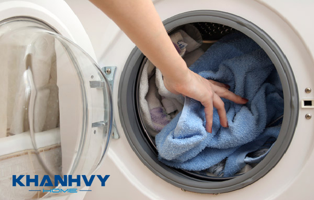 Nên cho một lượng quần áo vừa đủ vào máy giặt để máy hoạt động hiệu quả nhất