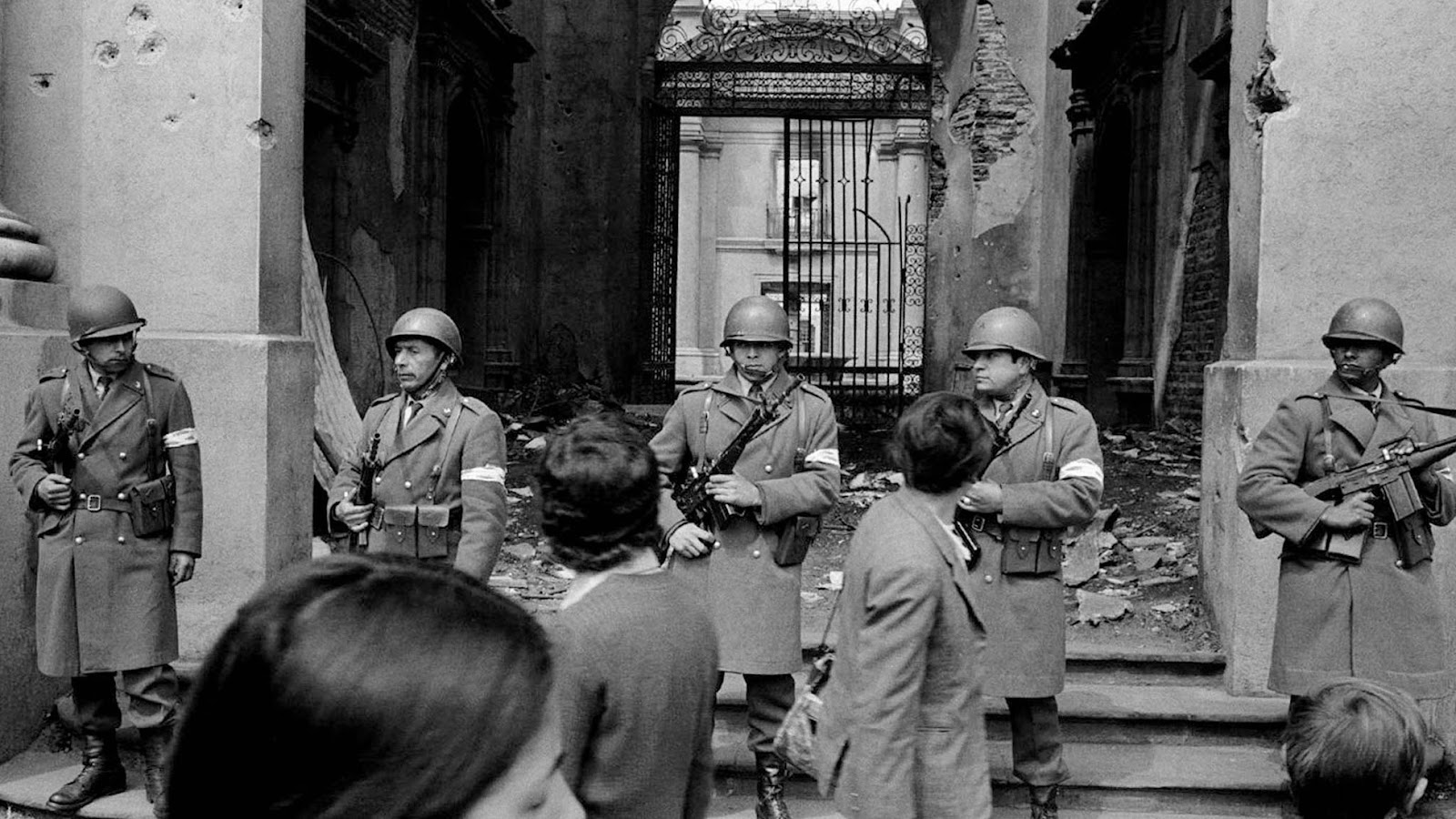 Chilean soldiers guard the presidential palace the day after the coup against Allende. (Reuters)