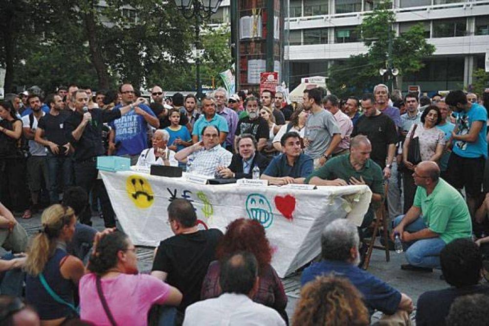 Αποτέλεσμα εικόνας για αγανακτισμενοι πολιτες κατρούγκαλος τσακαλώτος βαρουφάκης