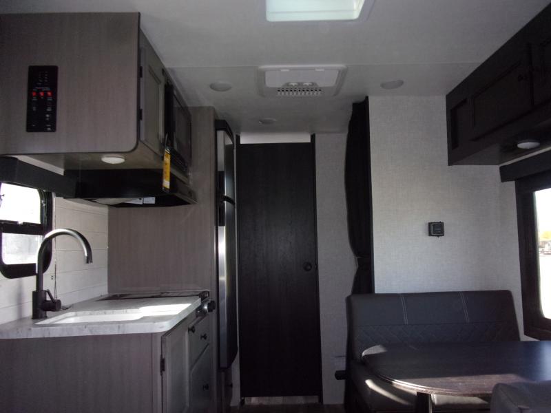 Starcraft RV Super Lite Maxx 17BH interior shows that it is one of the best travel trailers under 20 feet