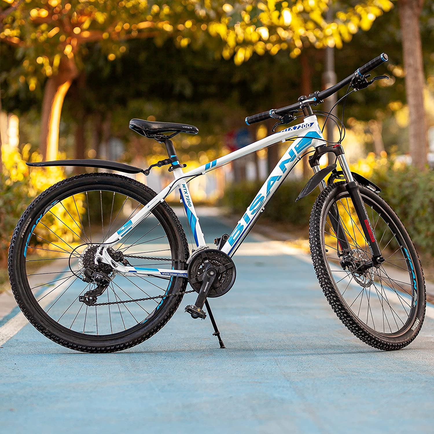 Adding mountain bike fenders like these can give your bike a unique look. Mountain bike fender accessories then take this look to the next level. 