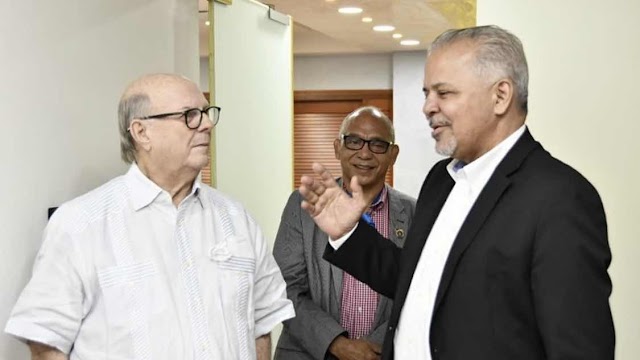 El administrador general de la EGEHID, ingeniero Rafael Salazar, recibió la visita de cortesía del expresidente Hipólito Mejía. 