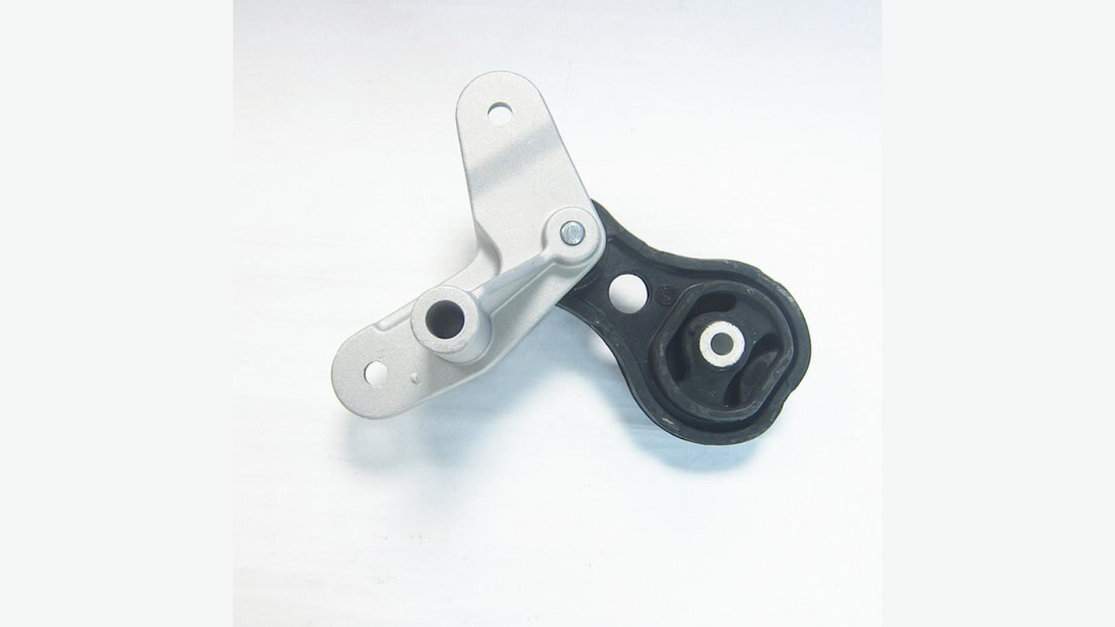 Clutch Vibrates in 1st Gear (Worn-Out Engine Mounts)