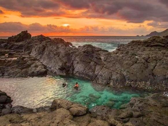 TIKET MASUK PANTAI WEDI OMBO, PANTAI DI GUNUNG KIDUL YANG ADA LAGUNA DAN  BISA UNTUK BERENANG | PAKET WISATA JOGJA