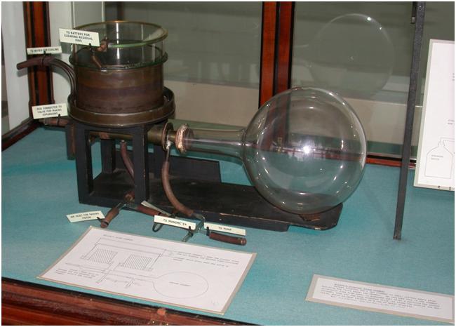 Cloudchamber.jpg
